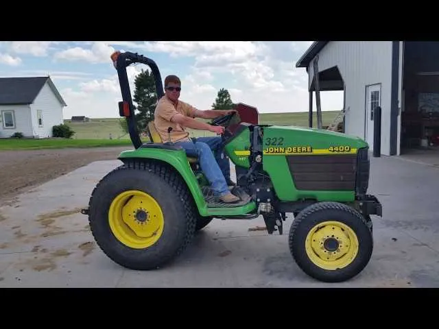 1999 john deere 4400 specs