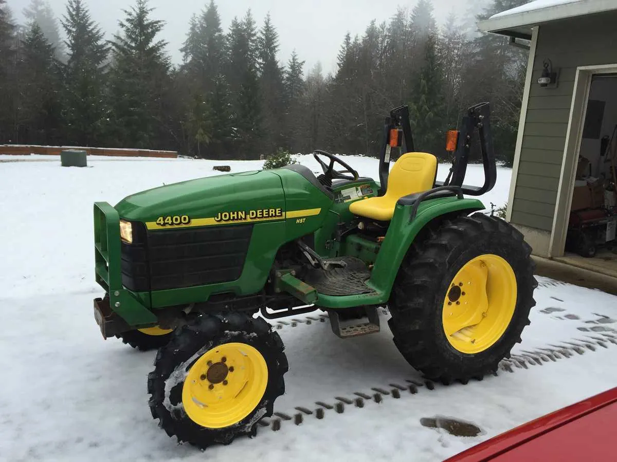 2000 john deere 4400 specs