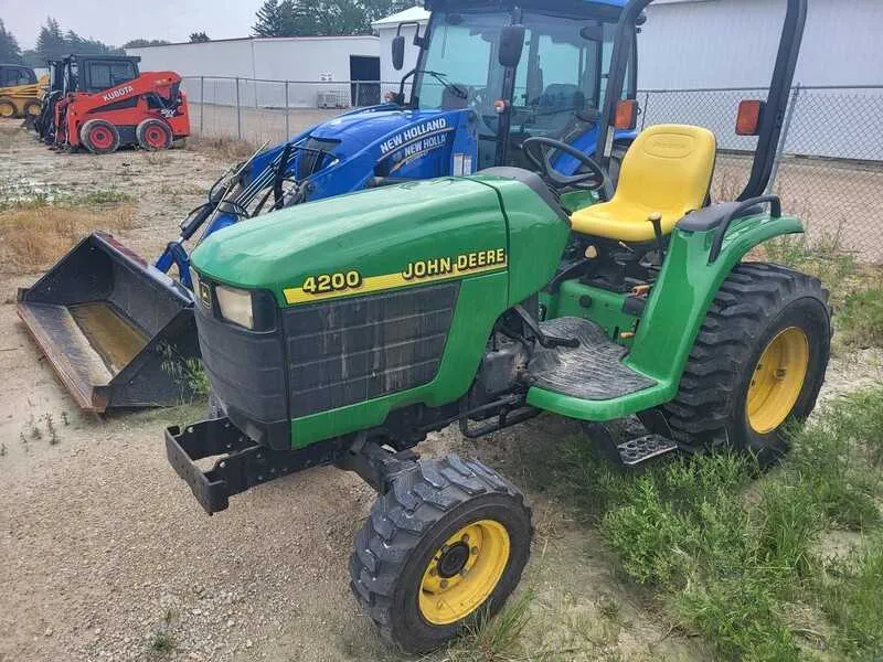 2000 john deere 4400 specs