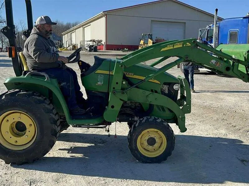 2004 john deere 3320 specs