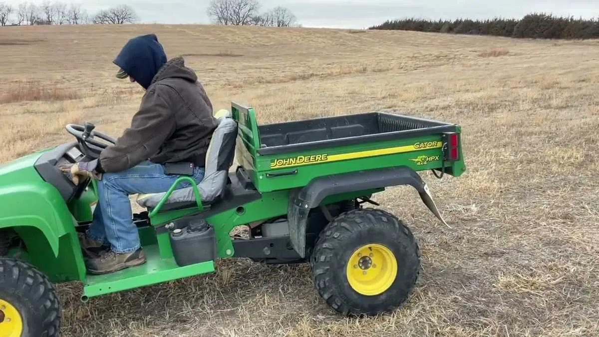 2004 john deere gator specs