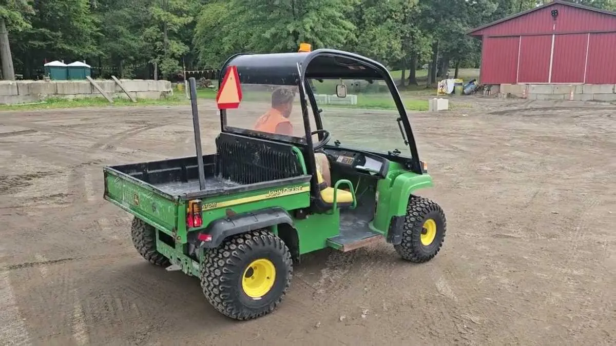 2005 john deere gator specs
