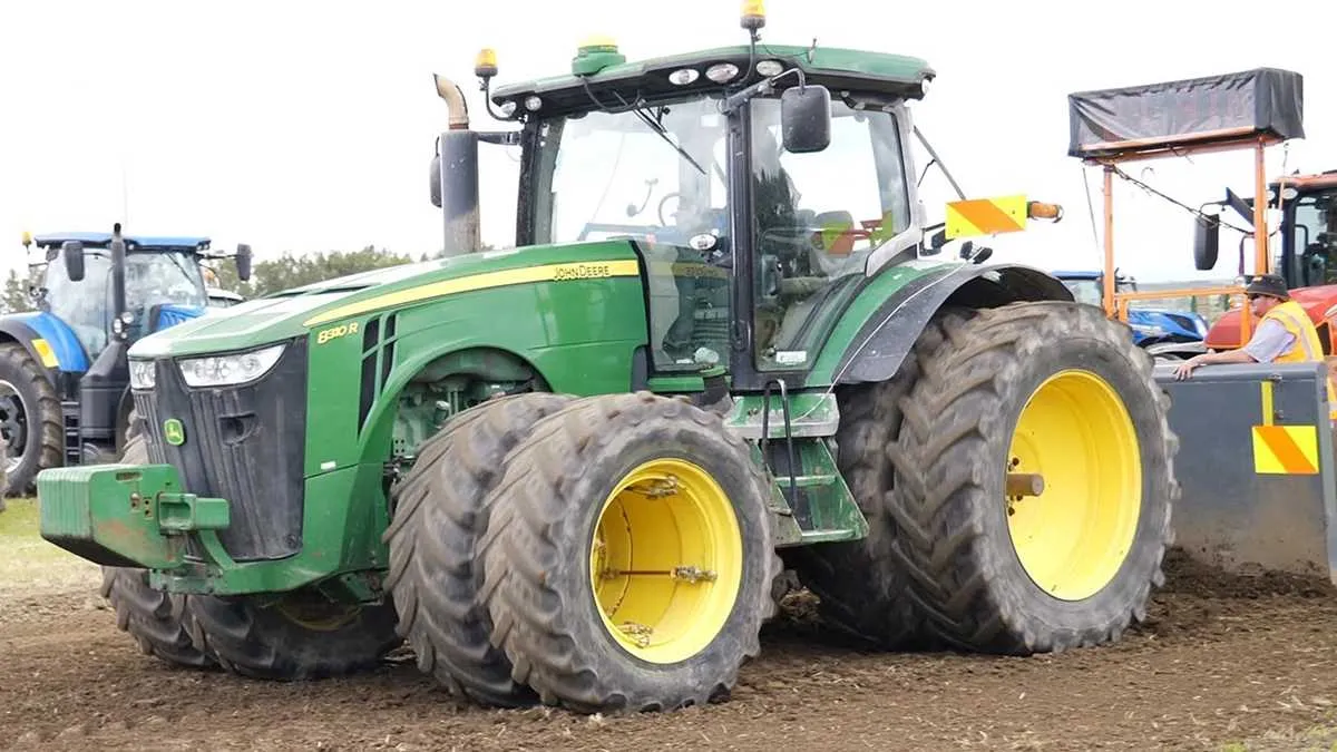 2013 john deere 8310 specs