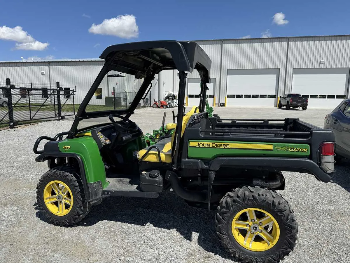 825i john deere gator specs