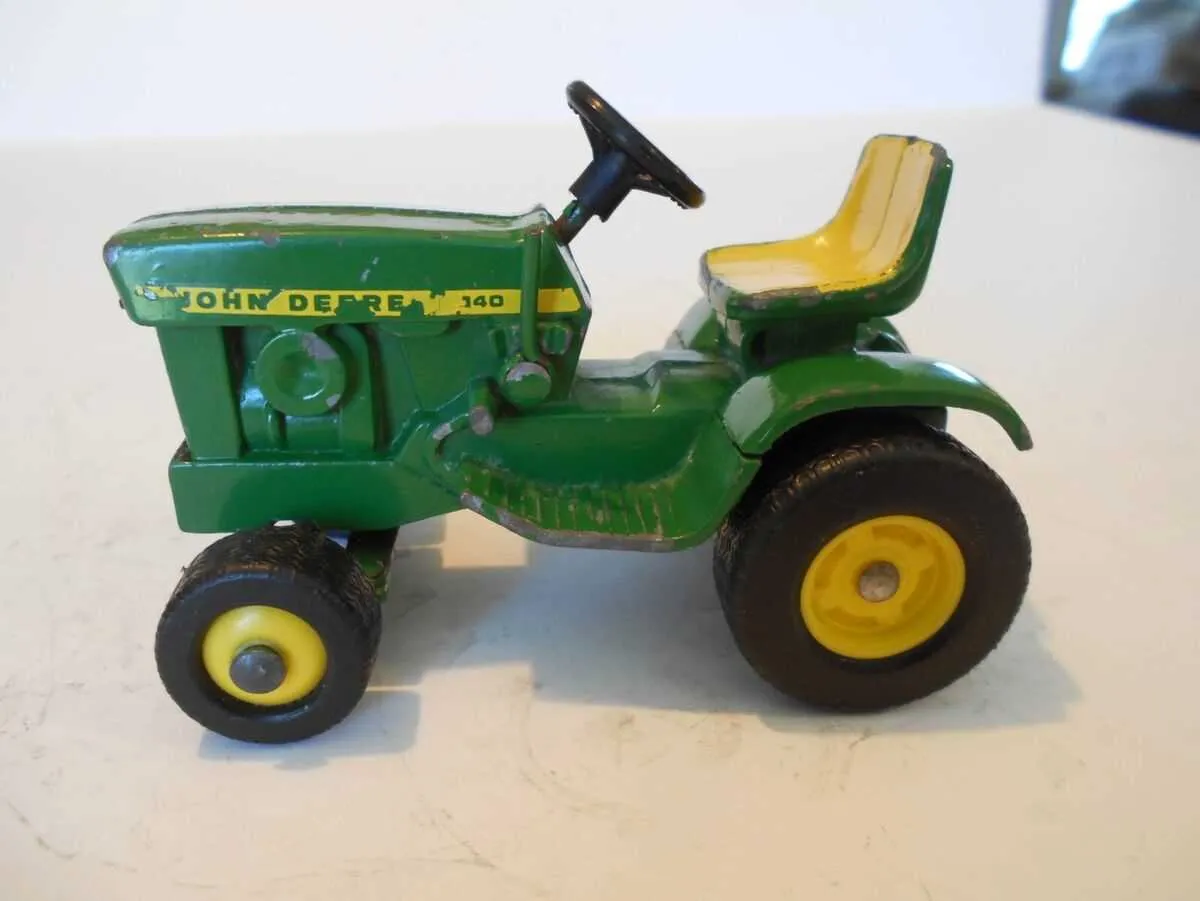 john deere 140 lawn tractor specs