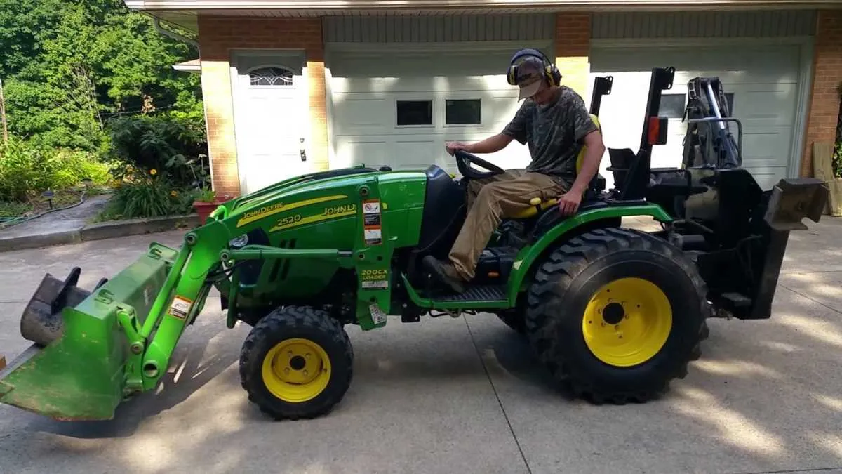 john deere 2520 diesel specs