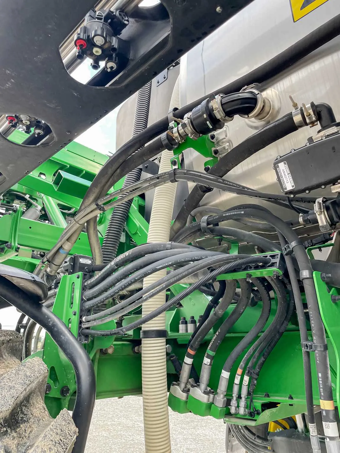 john deere 412r sprayer specs