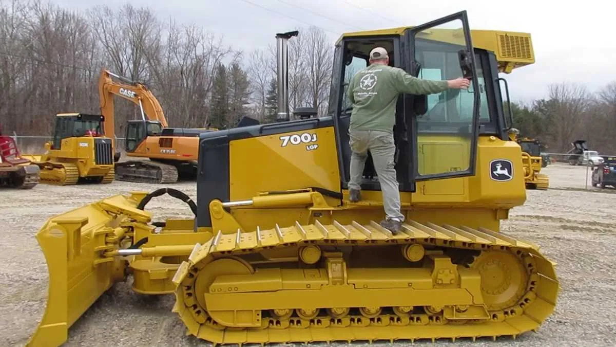 john deere 700j lgp specs