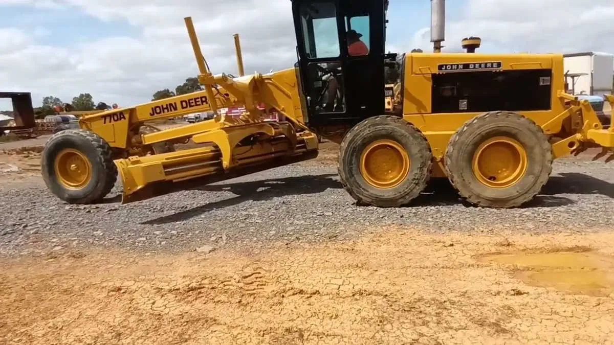 john deere 770 motor grader specs
