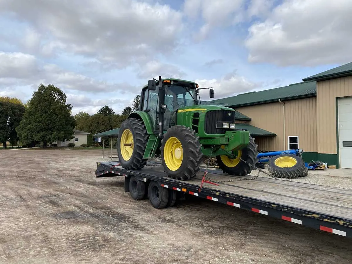 specs on a 7230 john deere tractor