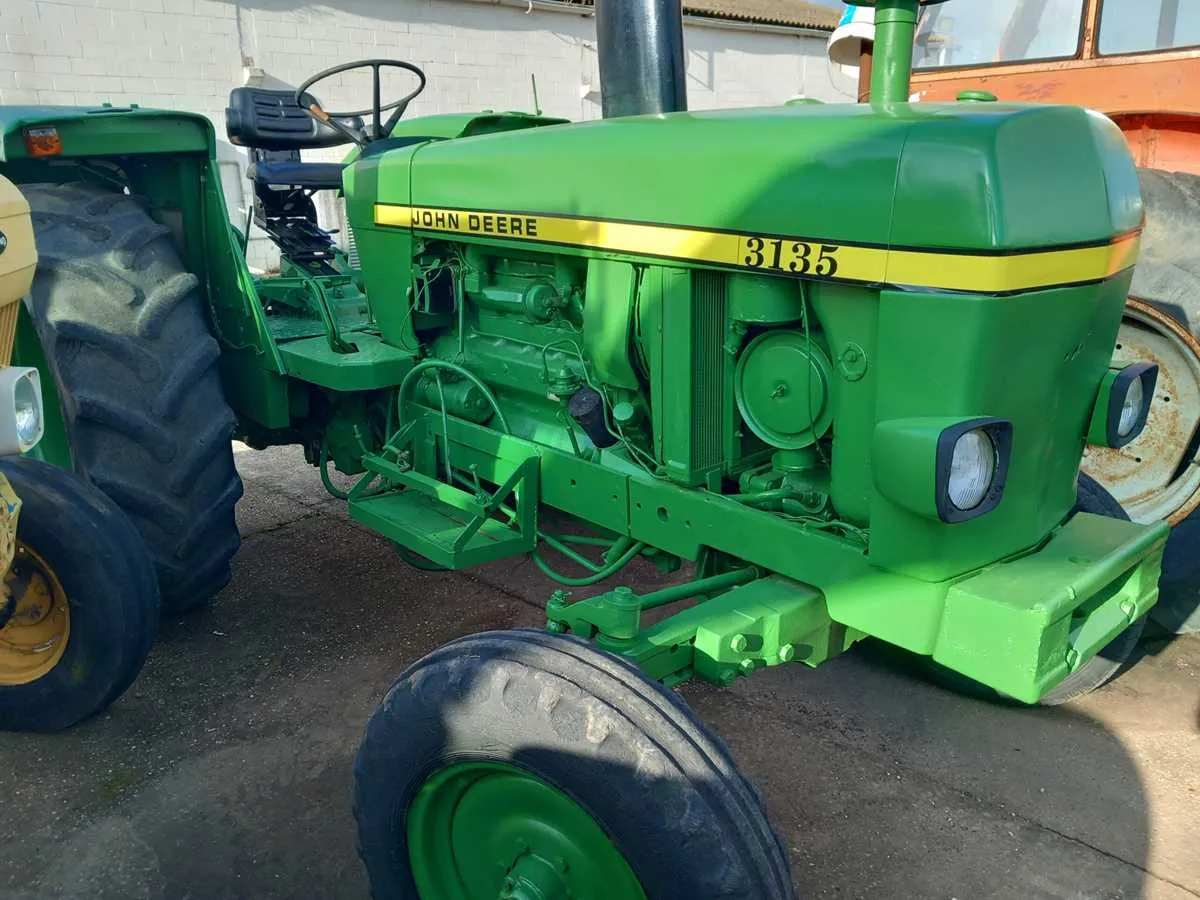 john deer 3135 specs