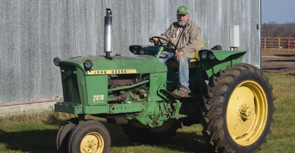 specs on a john deere 2010 tractor