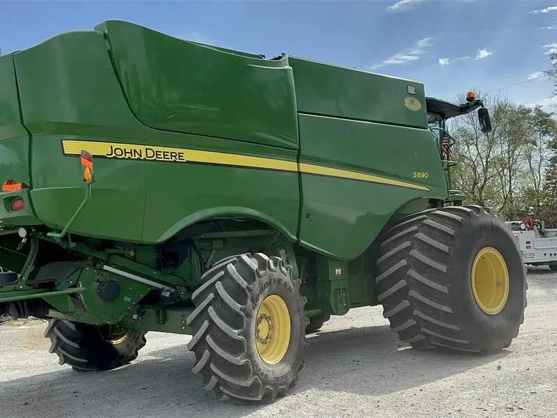 john deere s690 combine specs