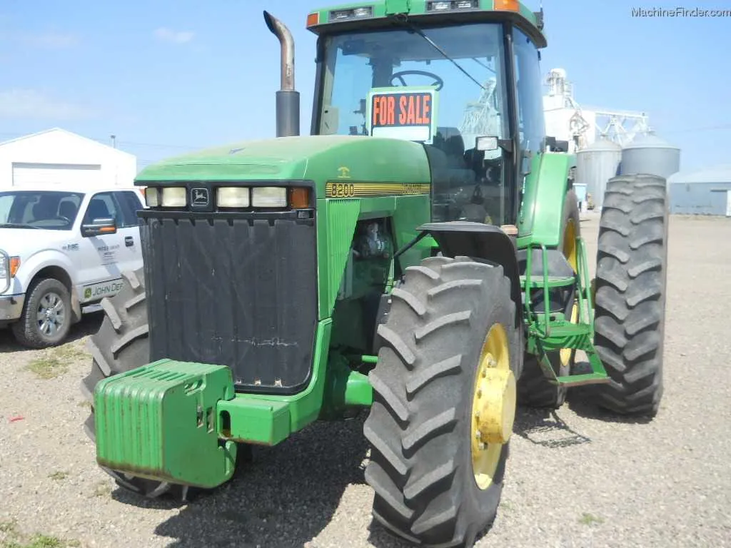 8200 john deere specs
