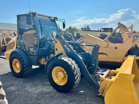 304l john deere specs
