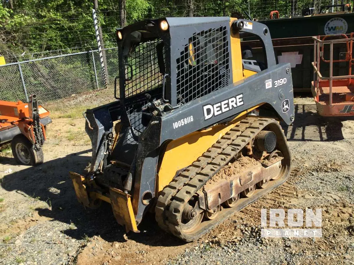 2012 john deere 323d specs