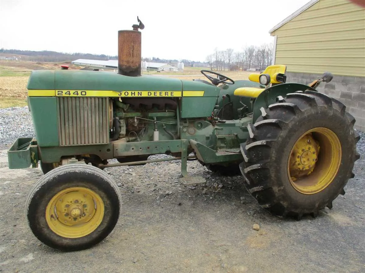 john deere 2440 tractor specs