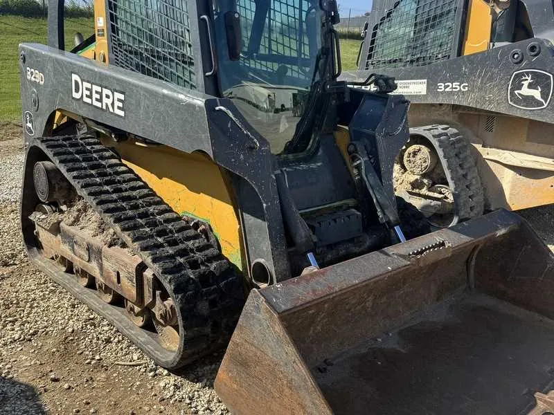 2012 john deere 323d specs