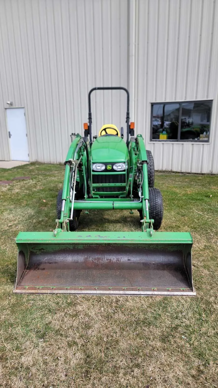 specs on a john deere 4320 compaqct tractor