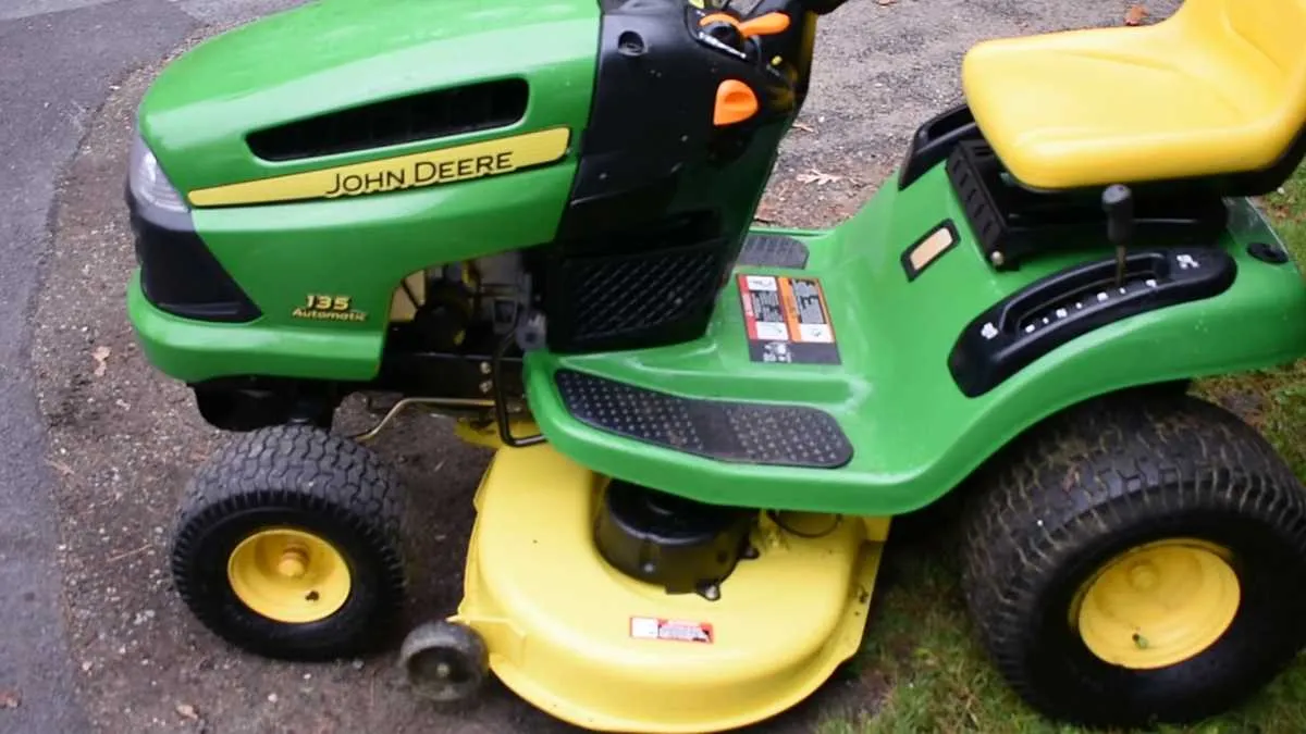 john deere 135 lawn tractor specs