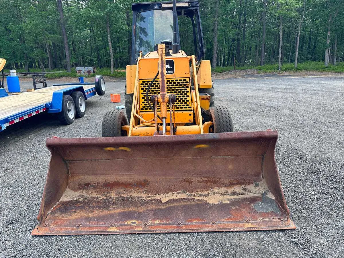 john deere 210c skip loader specs
