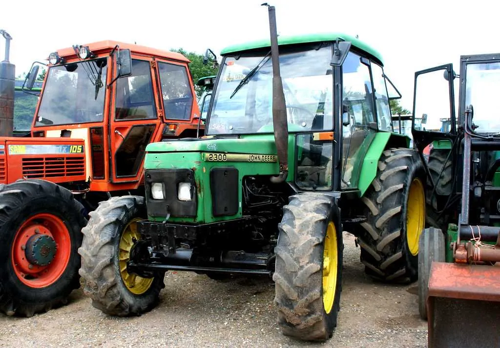 john deere 2300 specs