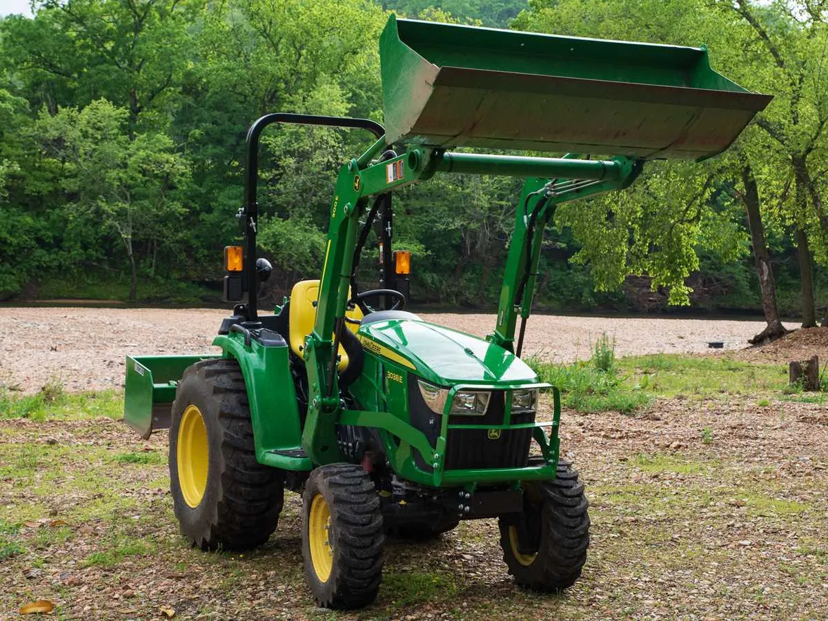 john deere 3038e hydraulic specs