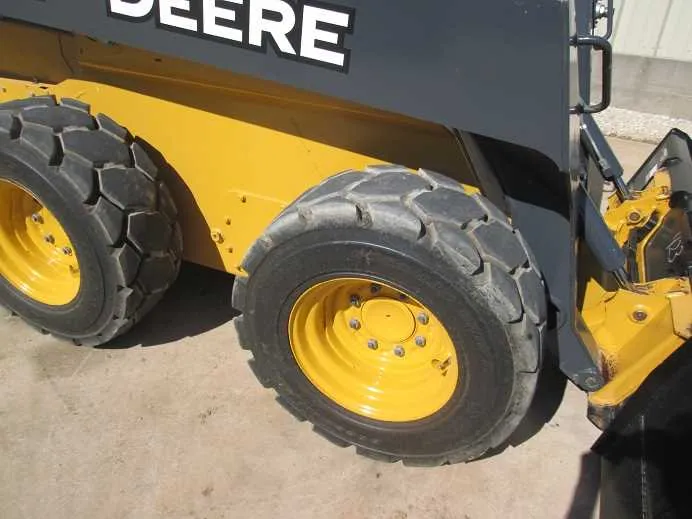 john deere 320e skid steer specs