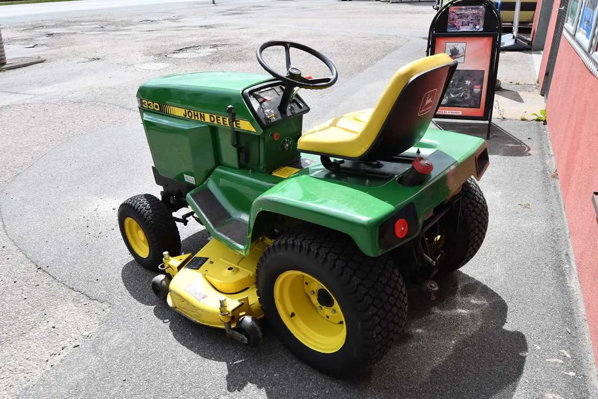 john deere 330c specs