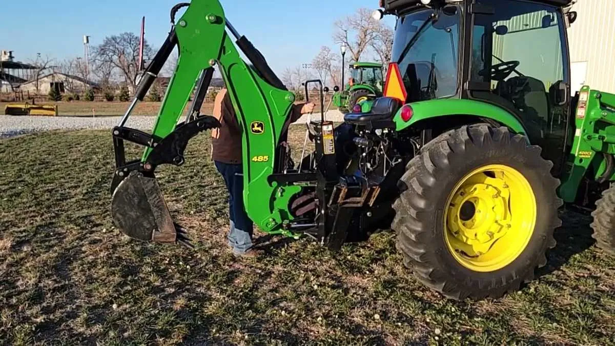 john deere 485 backhoe attachment specs