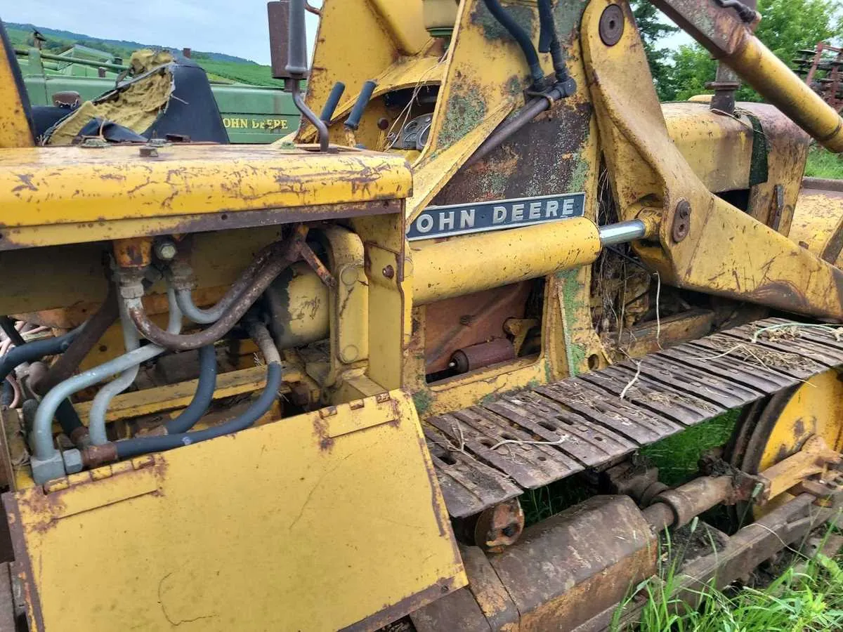 john deere 820 skid steer specs