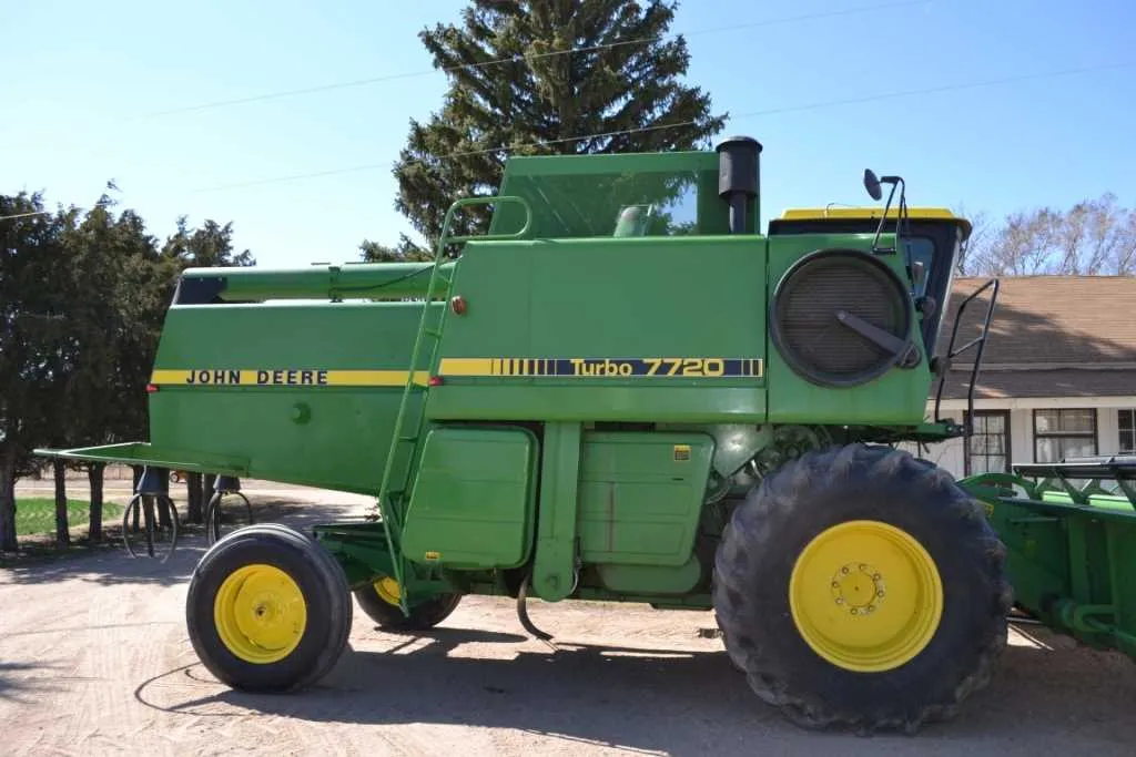 john deere 7720 combine specs