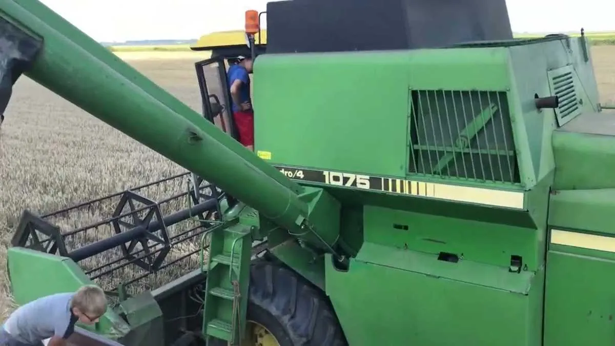 john deere 1075 combine specs