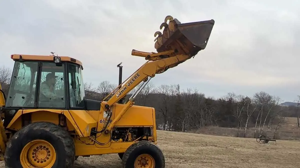 john deere 610 backhoe specs