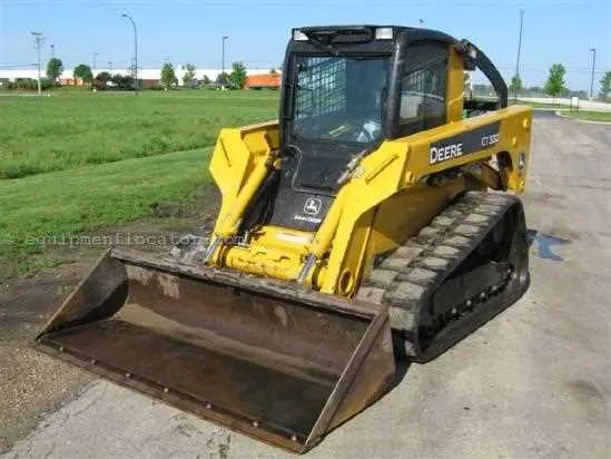 2010 john deere ct332 specs
