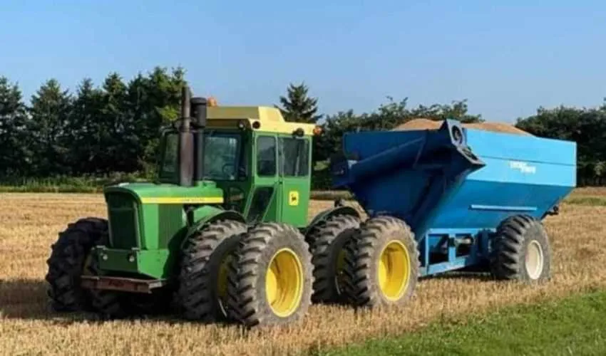 spec on john deere 7520