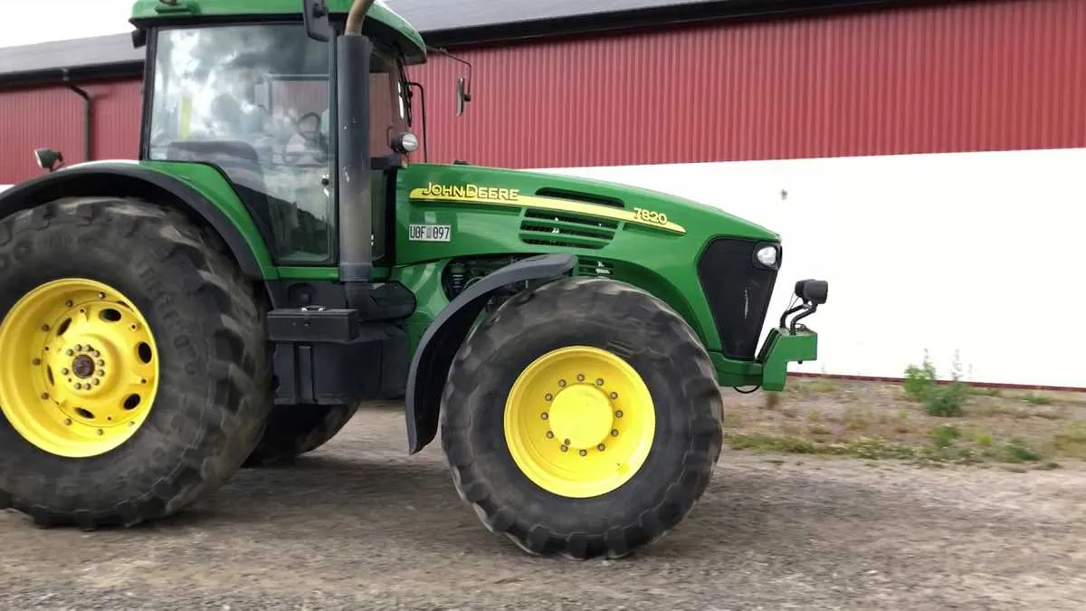 specs on john deere 7820