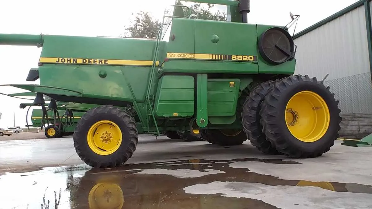 john deere 8820 titan 2 specs