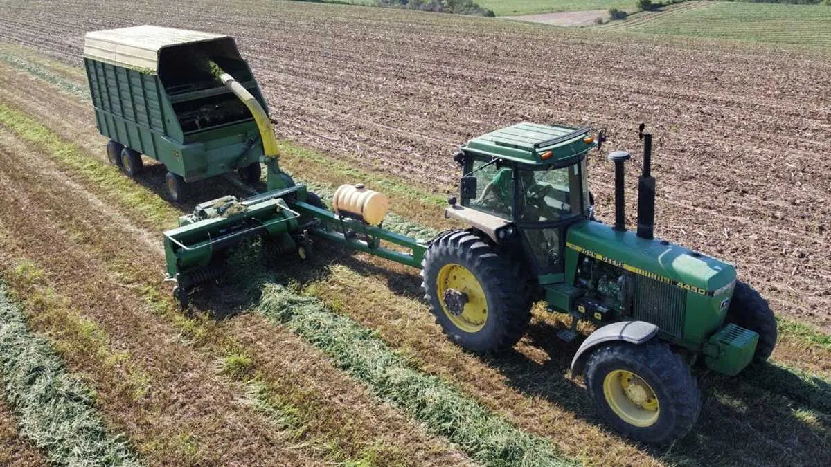 specs for john deere 3970 chopper