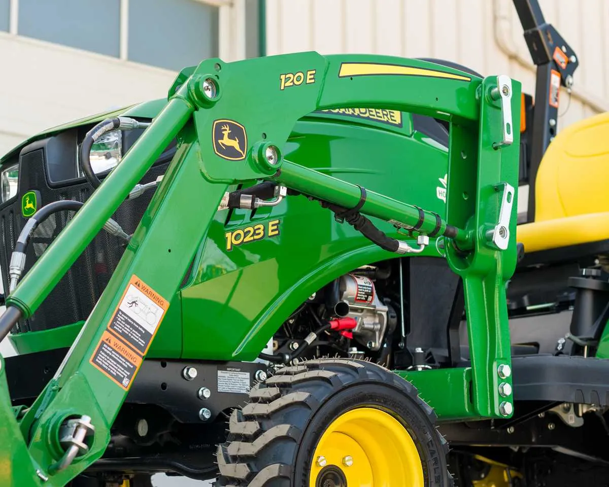 1023e john deere specs