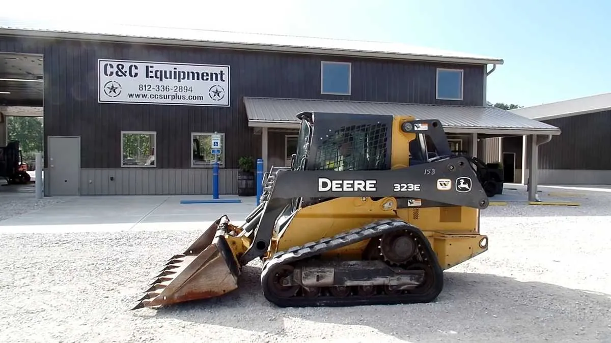 2014 john deere 323e specs