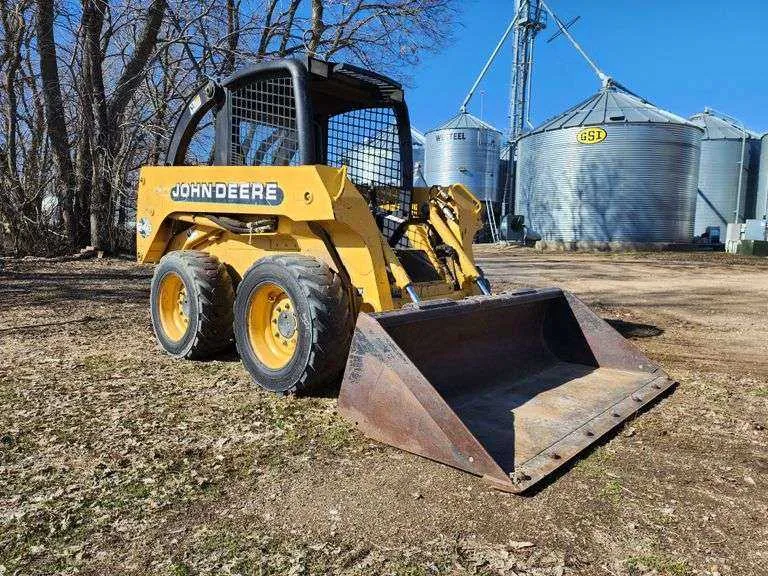 specs for john deere 250 skid steer